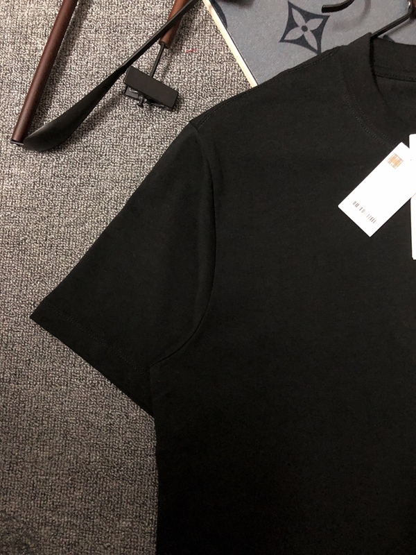 ブランドTシャツ側面デザイン